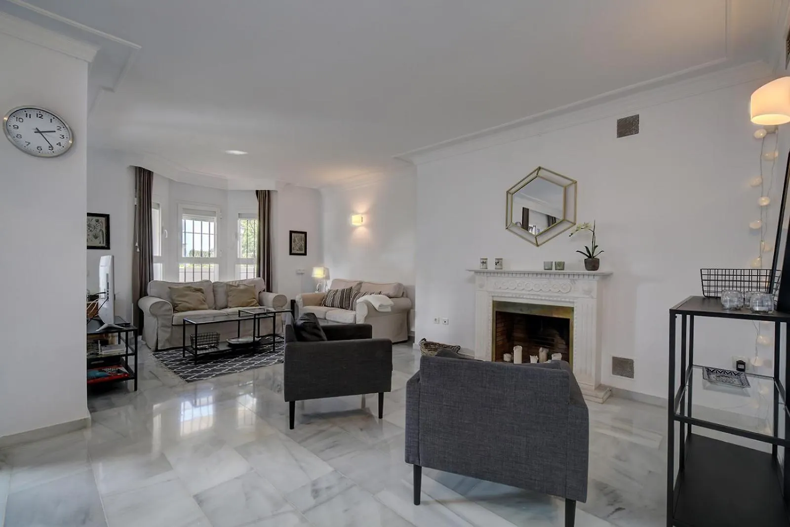 Beatiful Newly Renovated 3 Bedroom Marbella Apartment